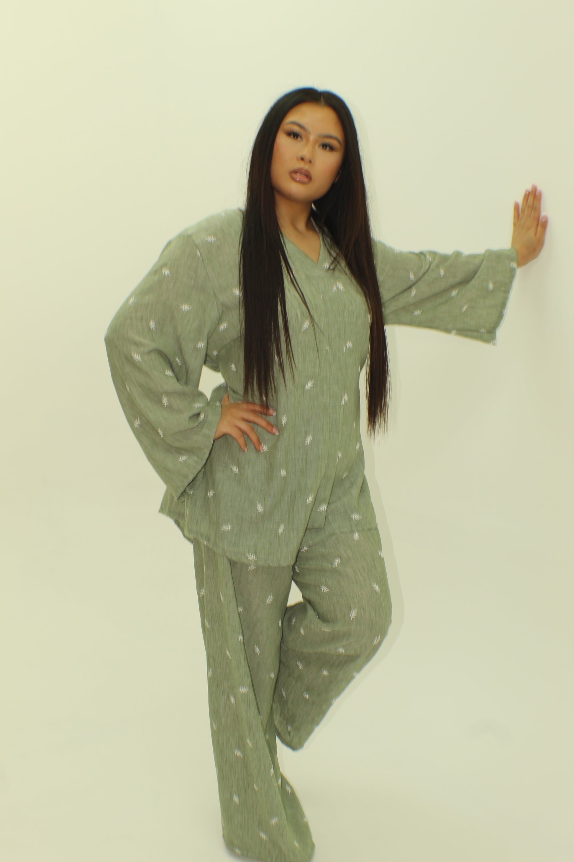 The Olivia leaf Embroidered Set - BERBISH